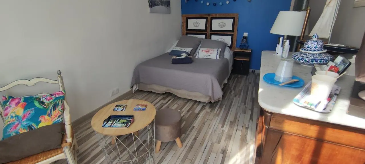 2 Chambres Cote Plage Et Aeroport Hyeres Bed & Breakfast